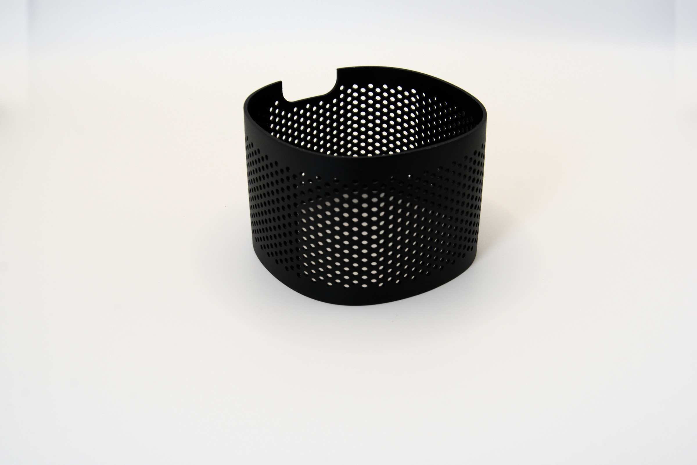 Black Perforated Short Cylindrical Cover / 黑色缺口圆孔网罩,整体外观