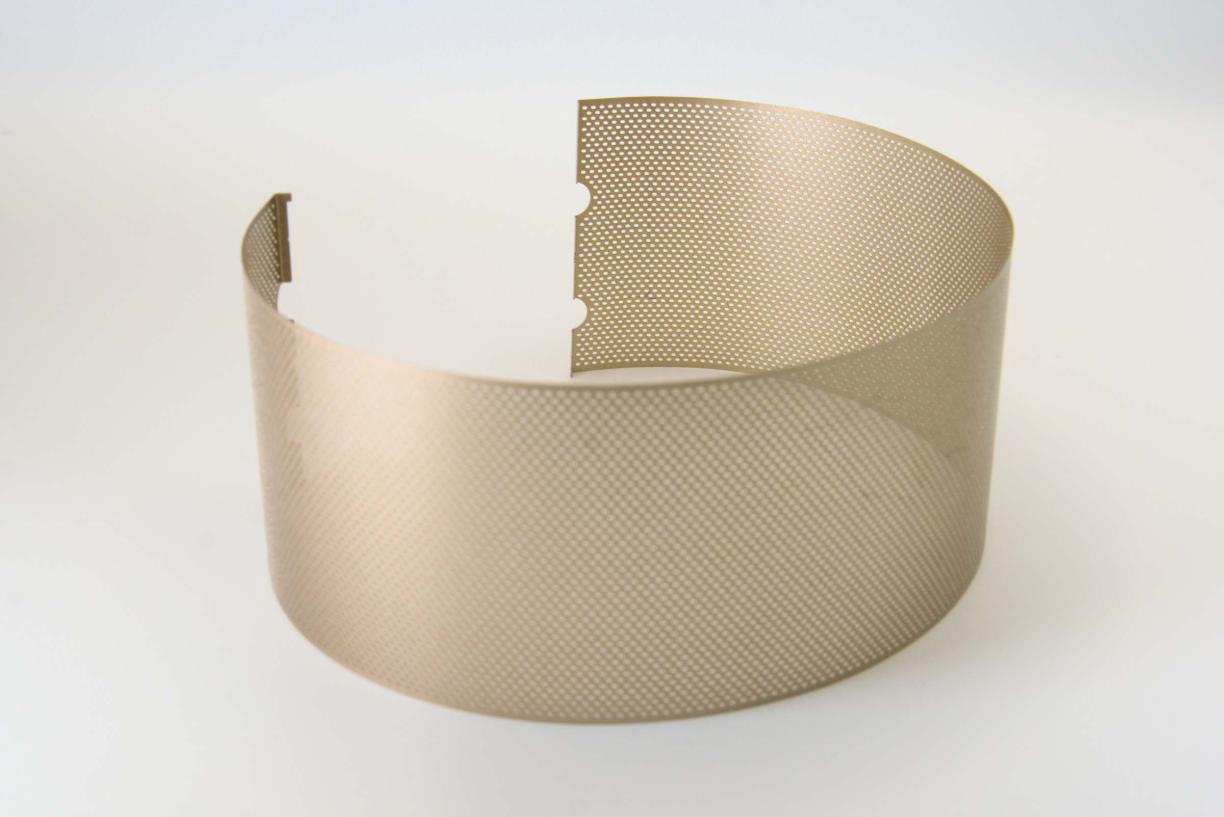 Perforated Curved Mesh Cover — Multiple Colors / 多色细孔弧形网罩,整体外观