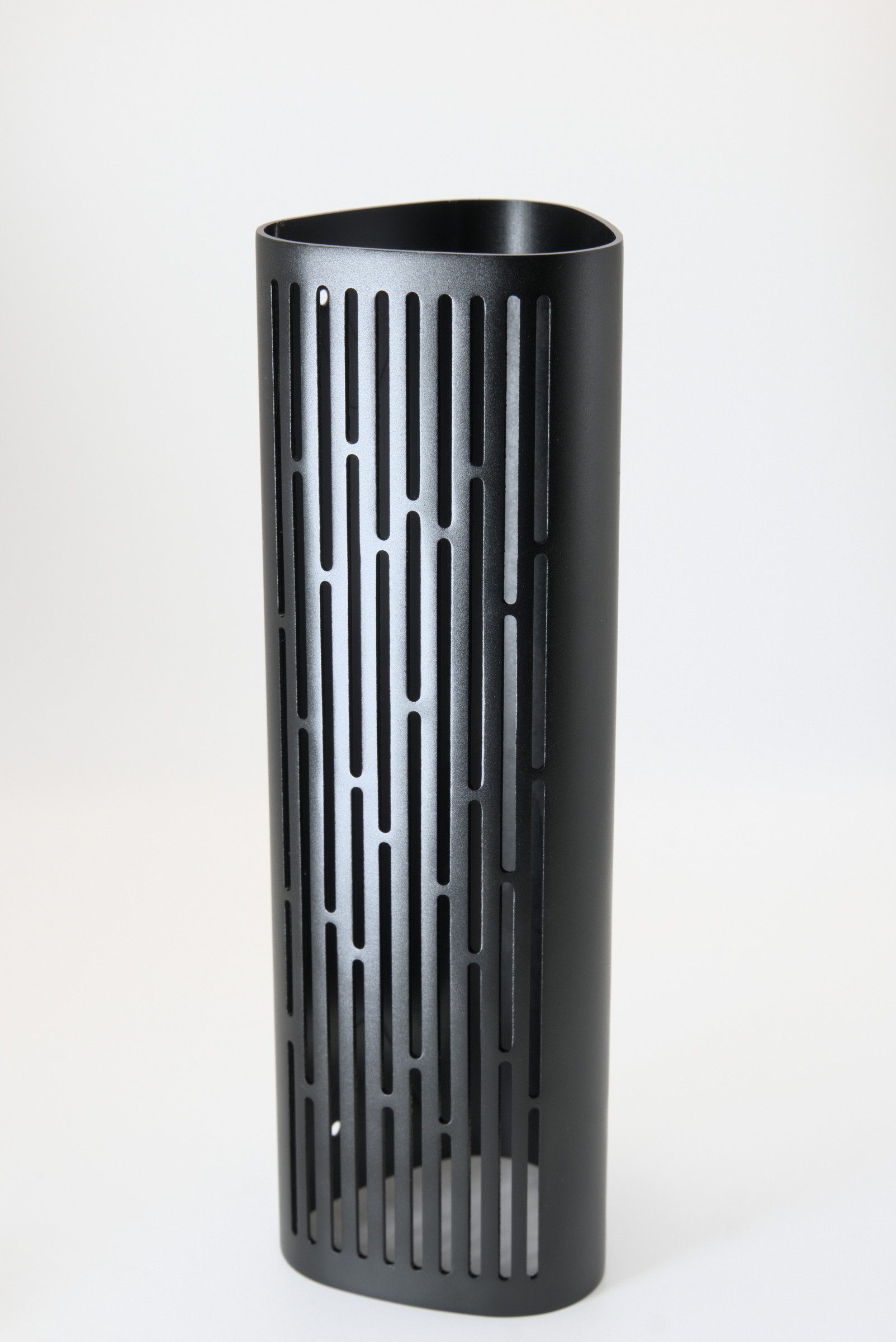 Black Long Housing with Elongated Slots / 黑色条孔长筒外壳,整体外观