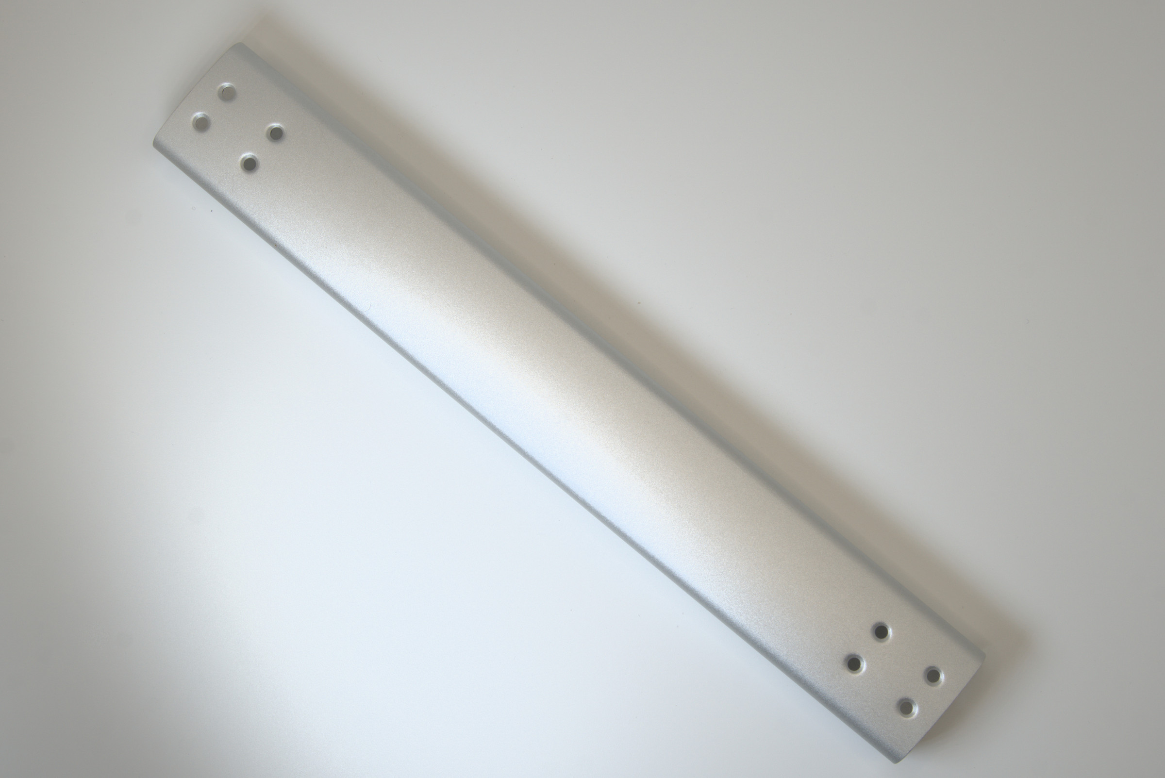 Silver-Tone Rectangular Tube with Four-Hole Ends / 银色四孔扁方管,整体外观