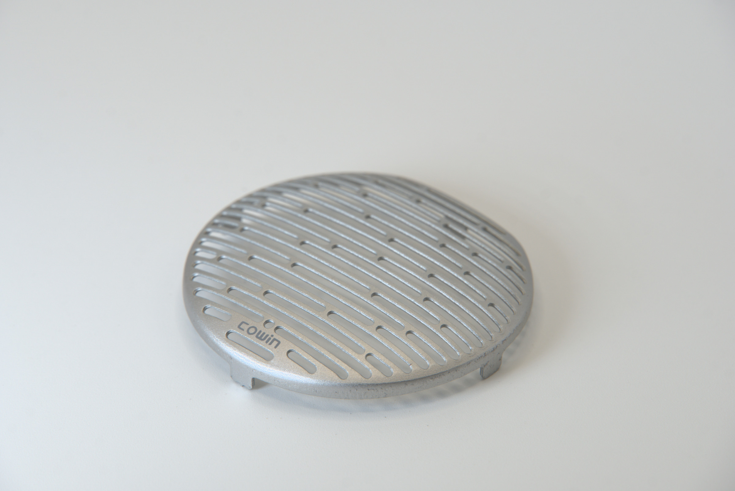 Silver-Tone COWIN Circular Slotted Grille / 银色圆形条孔格栅,正面外观