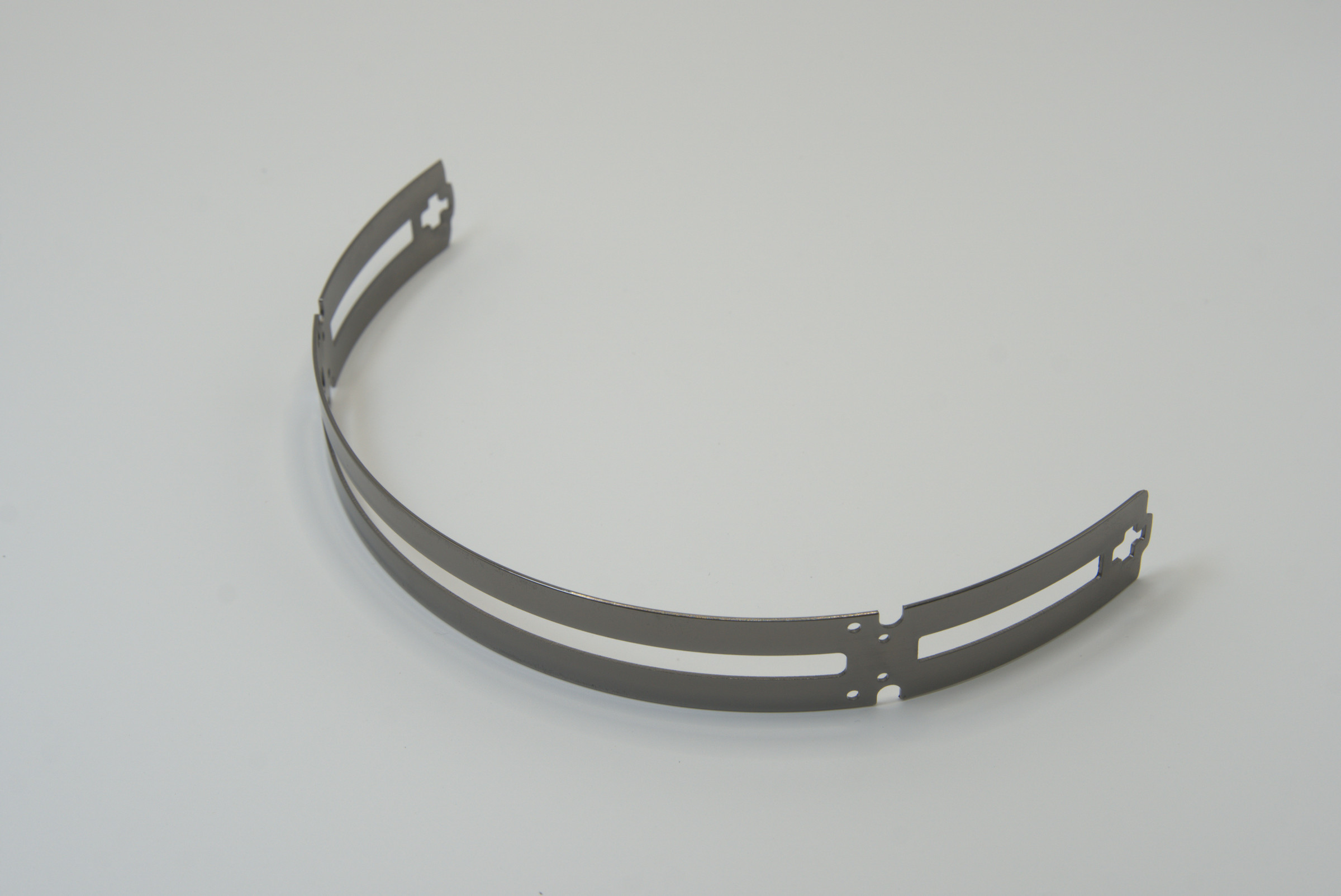 Dark Gray Curved Band with Long Openings / 深灰色长槽弧形围带,整体外观